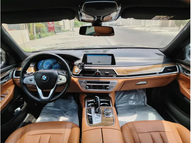 Car image 19