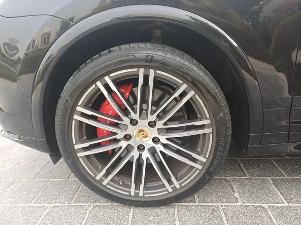 Car image 9