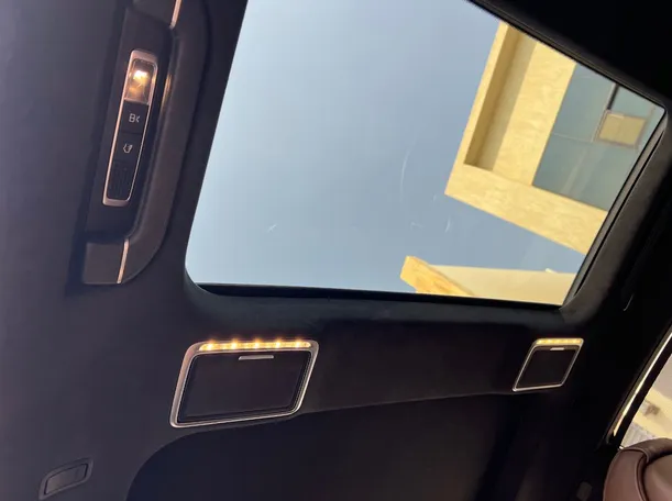 Car image 30