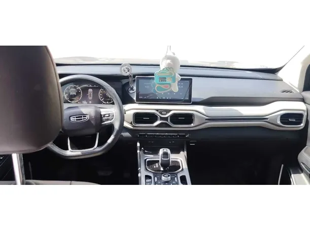 Car image 17