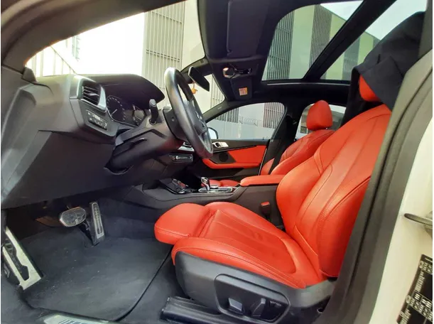 Car image 12