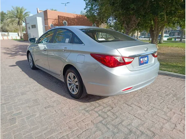 Car image 7