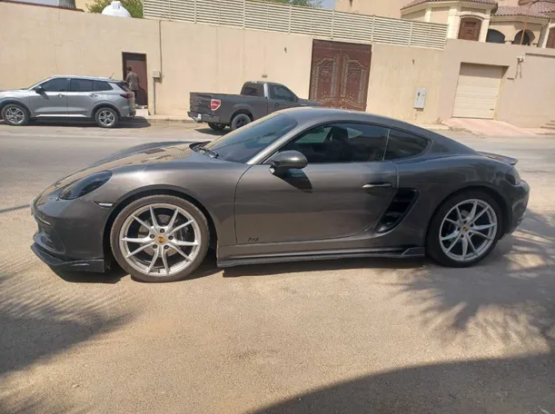 Car image 8