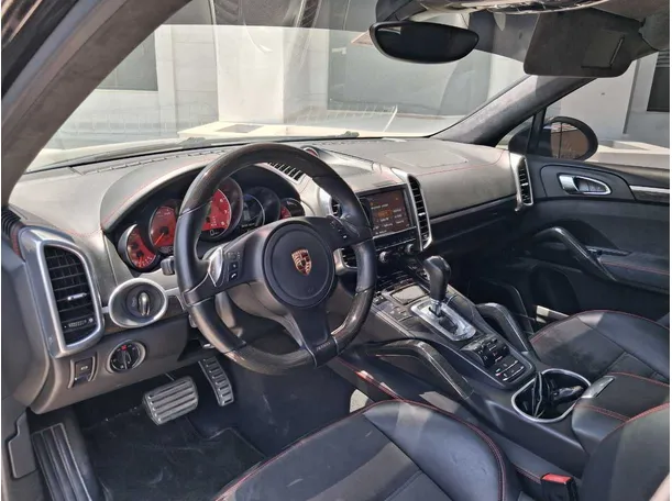Car image 11