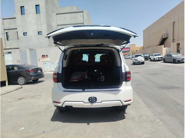 Car image 26