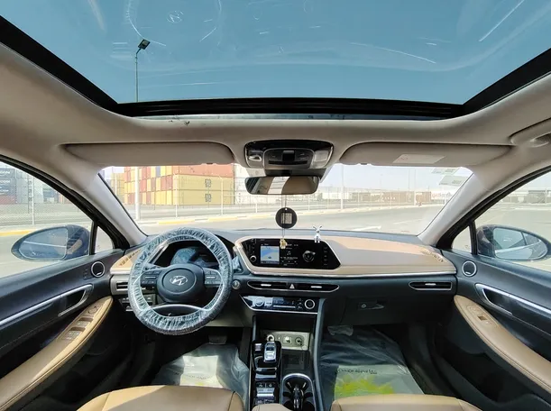 Car image 17