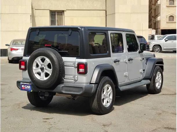 Car image 5