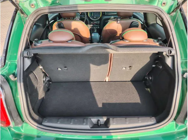 Car image 25