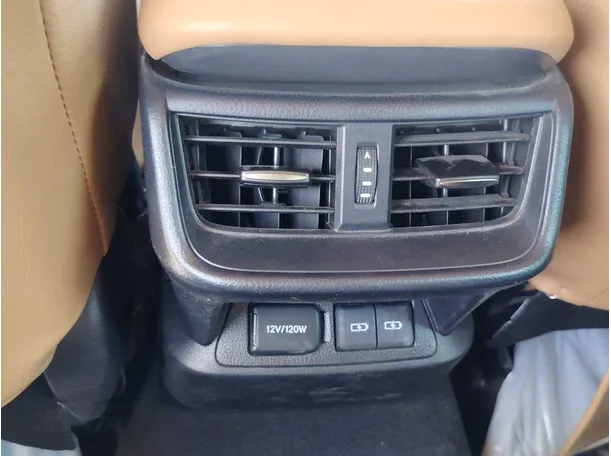 Car image 32
