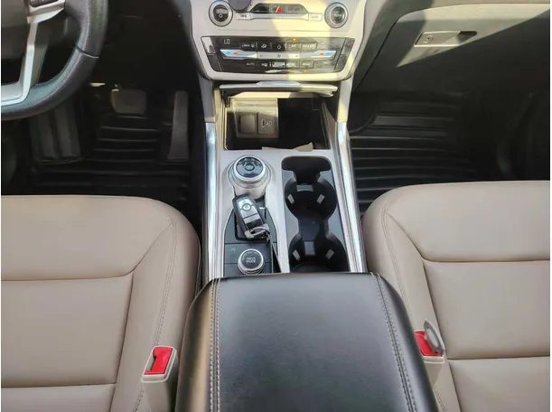 Car image 26