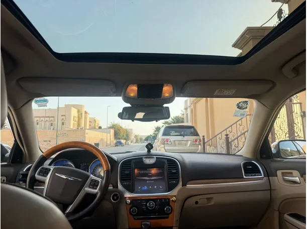 Car image 14