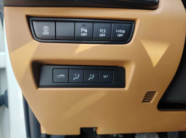 Car image 27
