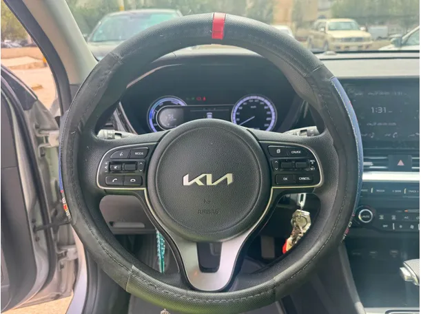 Car image 16