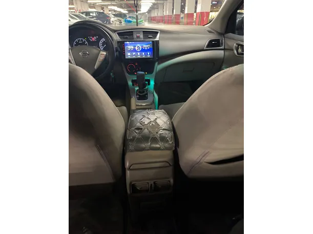 Car image 19