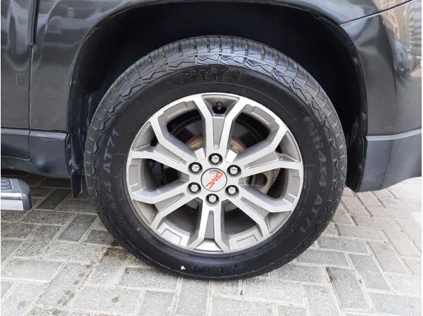 Car image 9