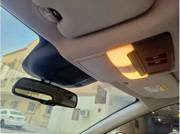 Car image 30
