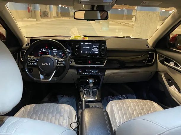 Car image 18