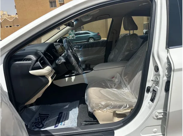 Car image 11