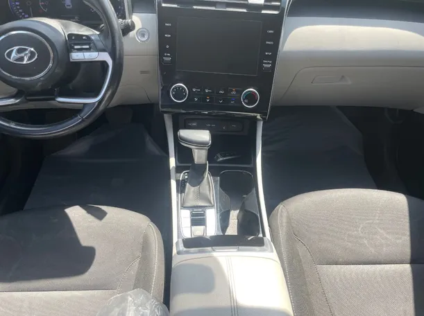Car image 18