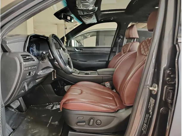 Car image 13
