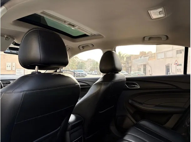Car image 17