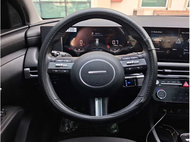 Car image 14