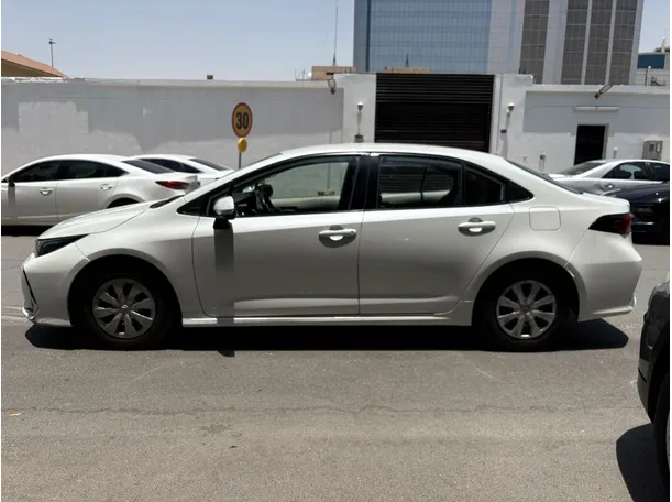 Car image 8
