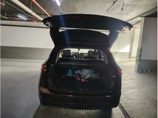 Car image 26