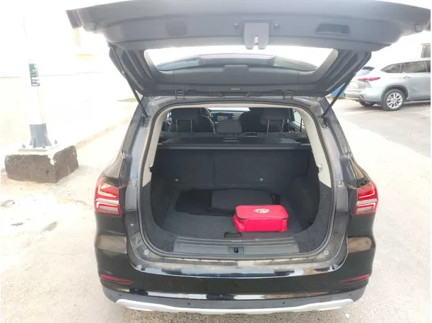 Car image 27