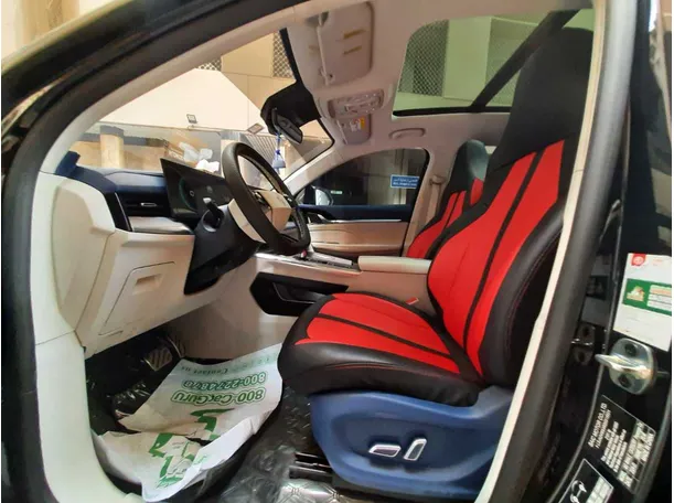 Car image 12