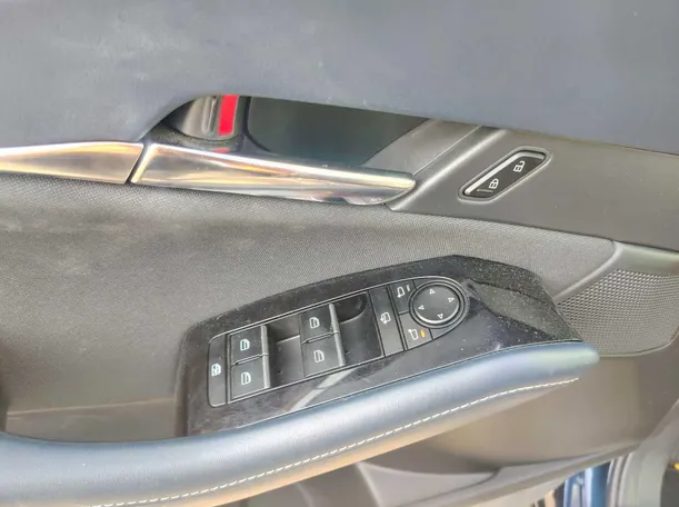 Car image 36