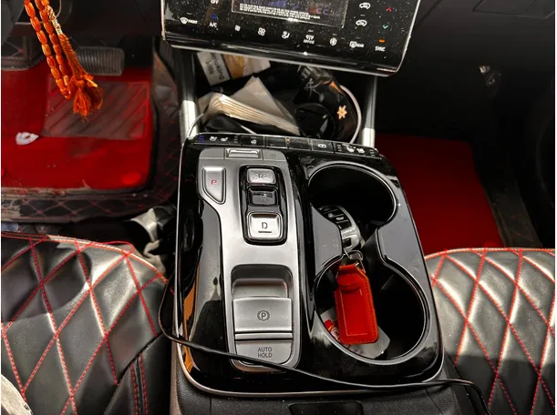 Car image 17