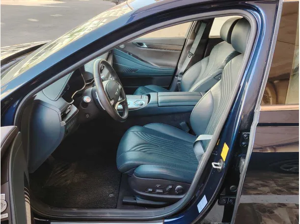 Car image 12