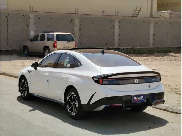 Car image 7