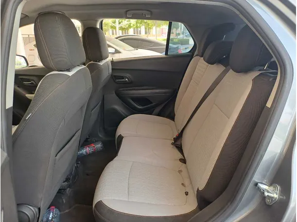 Car image 13