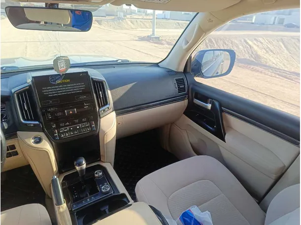 Car image 28