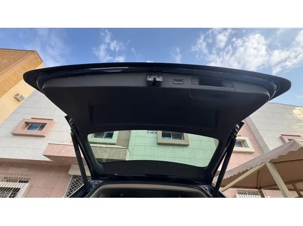 Car image 22
