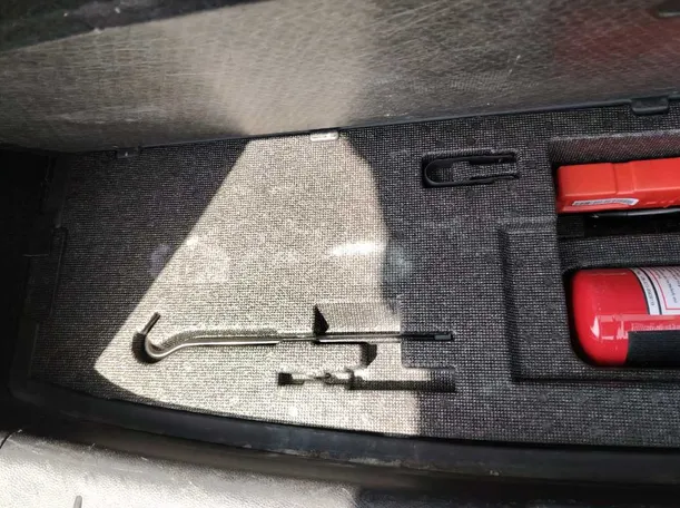 Car image 35