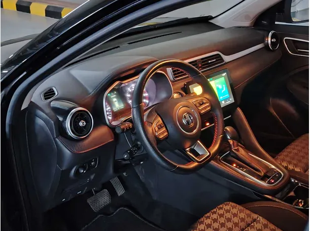 Car image 11