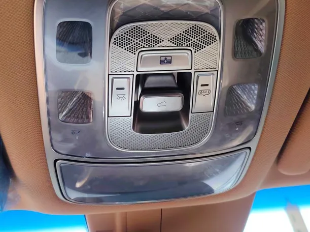 Car image 26