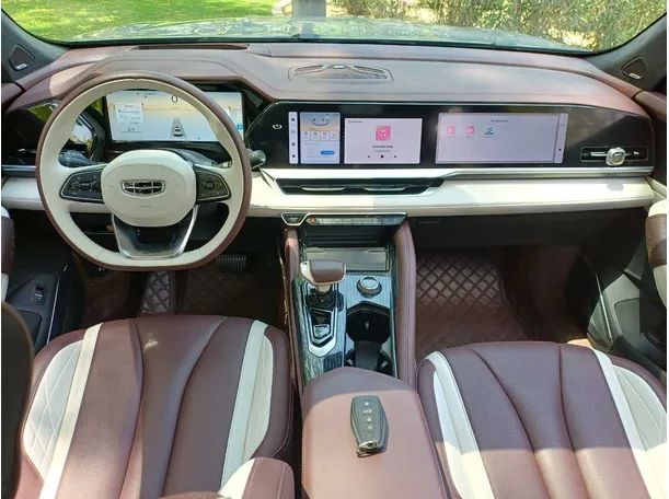 Car image 15