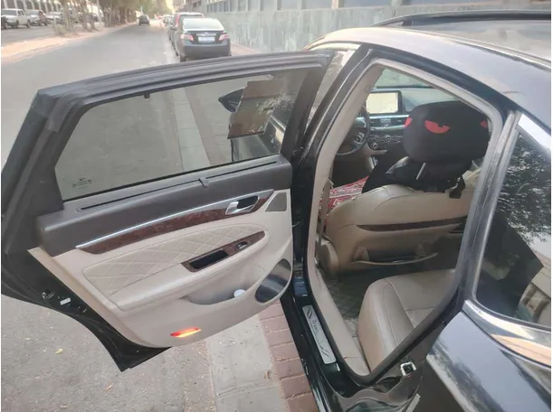 Car image 13
