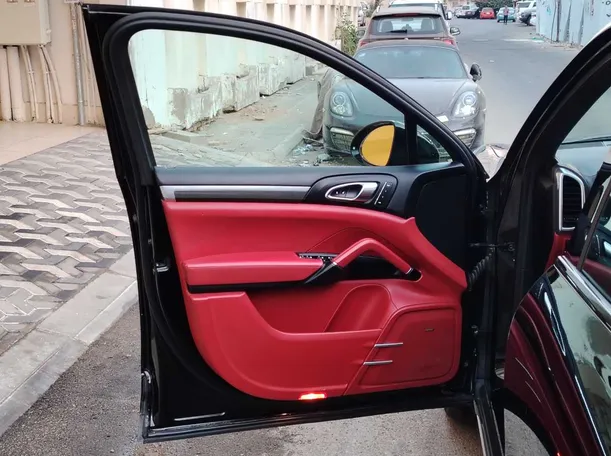 Car image 11