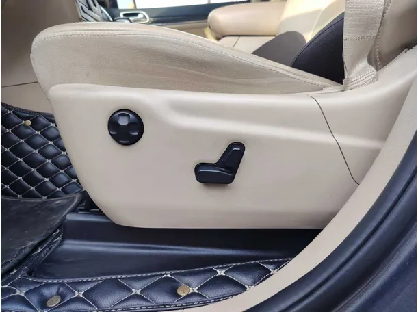 Car image 27