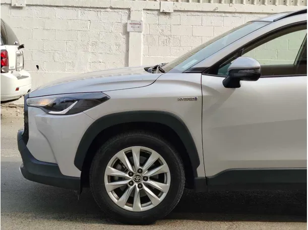Car image 9