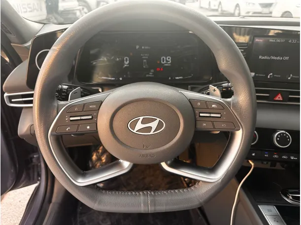 Car image 19