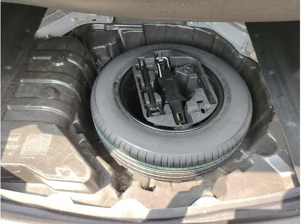 Car image 47