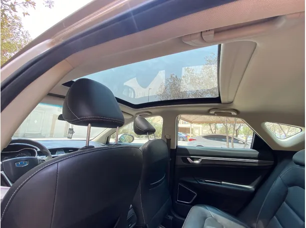 Car image 14