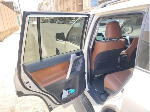 Car image 17