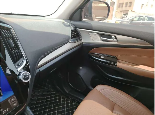 Car image 35